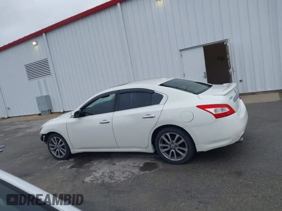 ✅ 2009 Nissan Maxima SV • VIN: 1N4AA51E99C818806 • Lot: 43272643. Wystawiony na IAAI z przebiegiem 199 527 mil. Bezpłatny archiwum sprzedaży aukcyjnych z USA i szczegółowy raport historii pojazdu na DreamBid. Zdjęcie 15.
