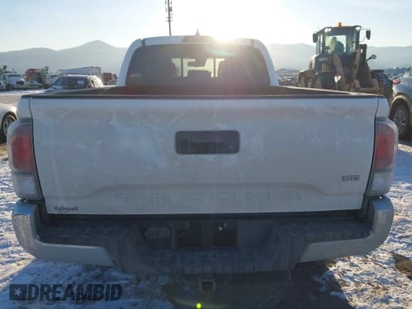 ✅ 2021 Toyota Tacoma SR5 • VIN: 3TMDZ5BN6MM105593 • Lot: 41424096. Wystawiony na IAAI z przebiegiem 39 215 mil. Bezpłatny archiwum sprzedaży aukcyjnych z USA i szczegółowy raport historii pojazdu na DreamBid. Zdjęcie 17.