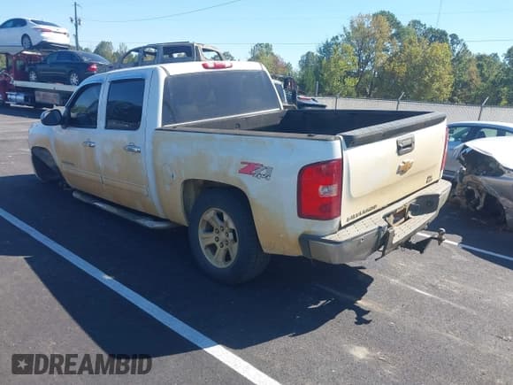 ✅ 2011 Chevrolet Silverado 1500 LTZ • VIN: 3GCPKTE33BG352680 • Lot: 43382370. Listed on IAAI with 196,852 mi. Free auction sales archive from the USA and detailed vehicle history report at DreamBid. Image 3.