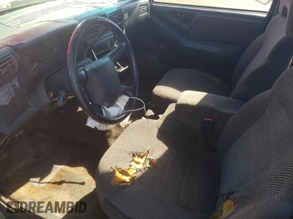 ✅ 1996 Chevrolet S-10 LS • VIN: 1GCCS19X5T8135462 • Лот: 86870024. Опубликован ранее на Copart с пробегом 217 521 миль. Бесплатный доступ к архиву аукционных продаж из США и подробный отчёт об истории автомобиля на DreamBid. Изображение 7.