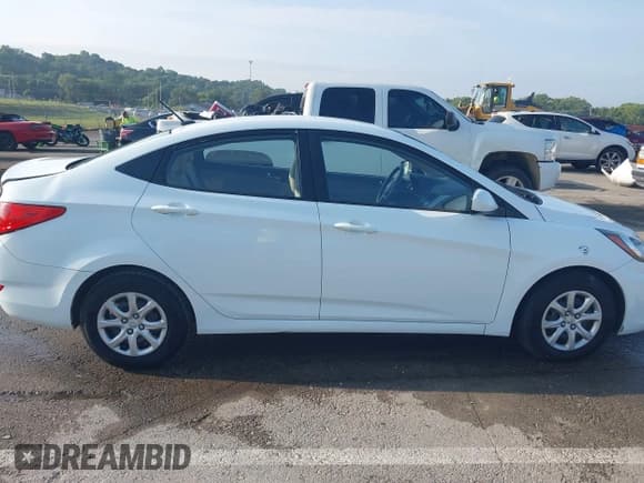 ✅ 2014 Hyundai Accent GLS • VIN: KMHCT4AE7EU664460 • Лот: 43136071. Опубликован ранее на IAAI с пробегом 123 388 миль. Бесплатный доступ к архиву аукционных продаж из США и подробный отчёт об истории автомобиля на DreamBid. Изображение 14.