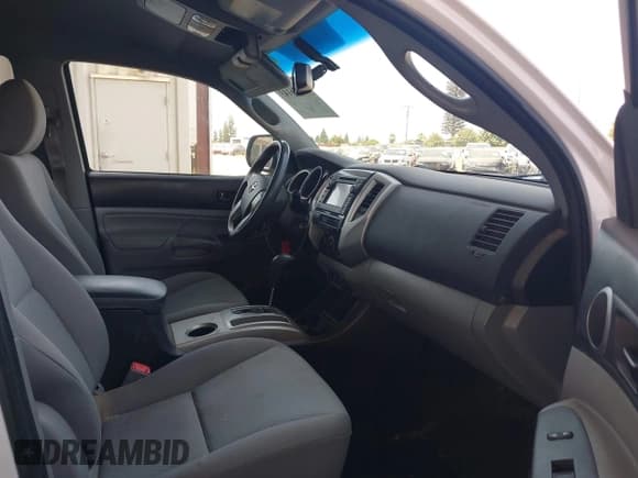 ✅ 2013 Toyota Tacoma • VIN: 3TMMU4FN1DM062073 • Lot: 42726143. Listed on IAAI with 164,700 mi. Free auction sales archive from the USA and detailed vehicle history report at DreamBid. Image 5.