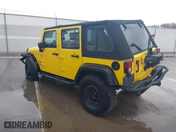 ✅ 2008 Jeep Wrangler Unlimited X • VIN: 1J4GA39188L645430 • Lot: 41931639. Wystawiony na IAAI z przebiegiem 172 837 mil. Bezpłatny archiwum sprzedaży aukcyjnych z USA i szczegółowy raport historii pojazdu na DreamBid. Zdjęcie 3.
