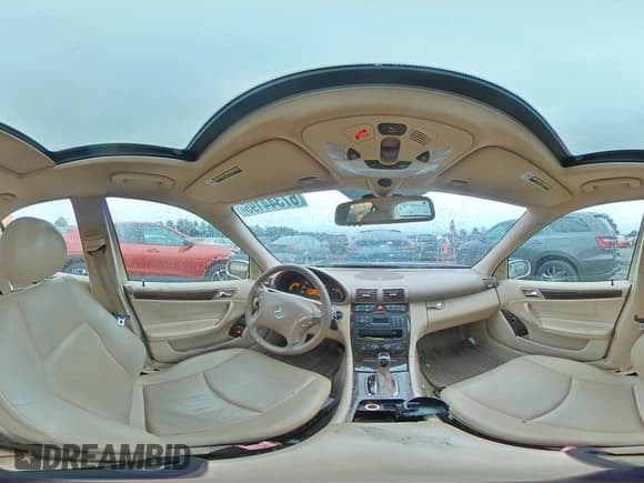 ✅ 2002 Mercedes-Benz C 230/260/280/320 • VIN: WDBRF61J32E006122 • Lot: 67344195. Wystawiony na Copart z przebiegiem 61 240 mil. Bezpłatny archiwum sprzedaży aukcyjnych z USA i szczegółowy raport historii pojazdu na DreamBid. Zdjęcie 14.