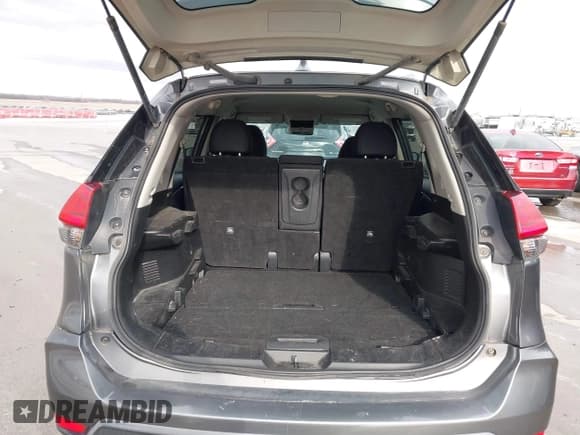 ✅ 2017 Nissan Rogue SV • VIN: KNMAT2MV9HP582387 • Lot: 43684167. Listed on IAAI with 130,250 mi. Free auction sales archive from the USA and detailed vehicle history report at DreamBid. Image 18.