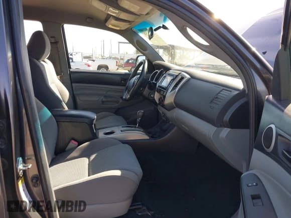 ✅ 2015 Toyota Tacoma PreRunner • VIN: 3TMKU4HN6FM044529 • Lot: 43031258. Listed on IAAI with 167,715 mi. Free auction sales archive from the USA and detailed vehicle history report at DreamBid. Image 5.