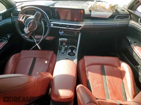 ✅ 2022 Kia K5 GT-Line • VIN: 5XXG64J2XNG140017 • Lot: 90705285. Wystawiony na Copart z przebiegiem 64 612 mil. Bezpłatny archiwum sprzedaży aukcyjnych z USA i szczegółowy raport historii pojazdu na DreamBid. Zdjęcie 8.