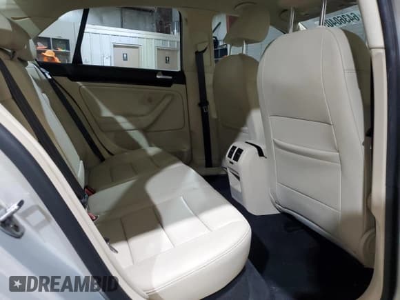 ✅ 2010 Volkswagen Jetta SE • VIN: 3VWRZ7AJ1AM066954 • Лот: 64360405. Опубликован ранее на Copart с пробегом 128 605 миль. Бесплатный доступ к архиву аукционных продаж из США и подробный отчёт об истории автомобиля на DreamBid. Изображение 10.