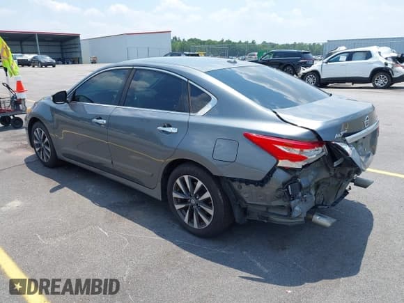 ✅ 2017 Nissan Altima S • VIN: 1N4AL3AP4HC168958 • Lot: 42535346. Listed on IAAI with 211,853 mi. Free auction sales archive from the USA and detailed vehicle history report at DreamBid. Image 3.