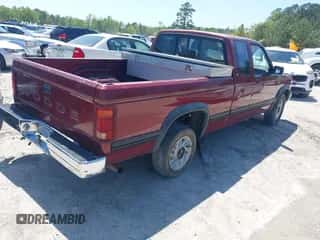 1993 Dodge Dakota z VIN 1B7FL23X9PS209919, wystawiony jako IAAI lot #42006912 z przebiegiem 79 697 mil mil oraz . Historia ofert i sprzedaży dostępna na DreamBid. Obrazek 4.