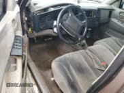 ✅ 2001 Dodge Dakota • VIN: 1B7GL22X41S135029 • Lot: 51102745. Wystawiony na Copart z przebiegiem Nie podano. Bezpłatny archiwum sprzedaży aukcyjnych z USA i szczegółowy raport historii pojazdu na DreamBid. Zdjęcie 8.