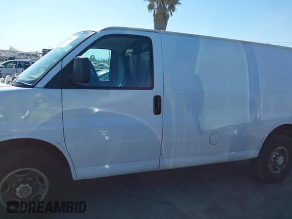 ✅ 2005 Chevrolet Express Cargo • VIN: 1GCGG25V751250573 • Лот: 42853424. Опубликован ранее на IAAI с пробегом 289 330 миль. Бесплатный доступ к архиву аукционных продаж из США и подробный отчёт об истории автомобиля на DreamBid. Изображение 14.