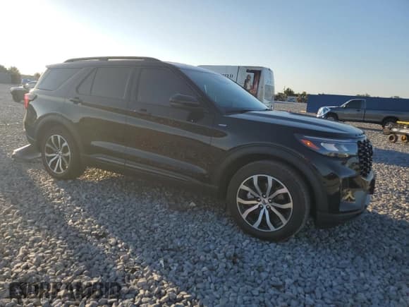 ✅ 2025 Ford Explorer ST-Line • VIN: 1FMUK7KH8SGB89462 • Lot: 89850155. Listed on Copart with 2,966 mi. Free auction sales archive from the USA and detailed vehicle history report at DreamBid. Image 4.