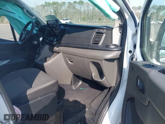 ✅ 2024 Ford Transit Passenger XL • VIN: 1FBAX2YGXRKA28228 • Лот: 41557793. Опубликован ранее на IAAI с пробегом 32 264 миль. Бесплатный доступ к архиву аукционных продаж из США и подробный отчёт об истории автомобиля на DreamBid. Изображение 5.