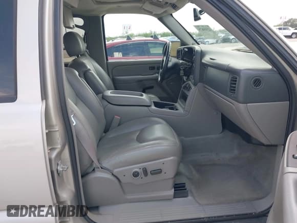 ✅ 2005 Chevrolet Suburban LS • VIN: 3GNEC16Z65G212582 • Лот: 42409878. Опубликован ранее на IAAI с пробегом 141 303 миль. Бесплатный доступ к архиву аукционных продаж из США и подробный отчёт об истории автомобиля на DreamBid. Изображение 5.