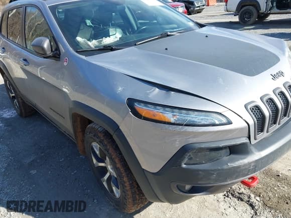 ✅ 2016 Jeep Cherokee Trailhawk • VIN: 1C4PJMBB6GW335837 • Lot: 41547478. Listed on IAAI with 236,483 mi. Free auction sales archive from the USA and detailed vehicle history report at DreamBid. Image 17.
