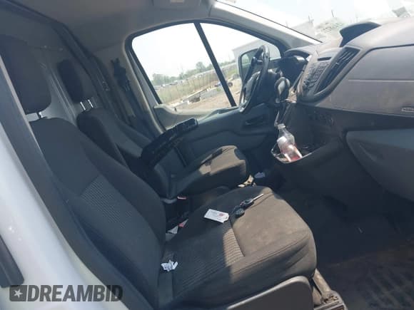 ✅ 2016 Ford Transit Cargo • VIN: 1FTYE1YM2GKA57008 • Lot: 42468272. Wystawiony na IAAI z przebiegiem 152 870 mil. Bezpłatny archiwum sprzedaży aukcyjnych z USA i szczegółowy raport historii pojazdu na DreamBid. Zdjęcie 5.