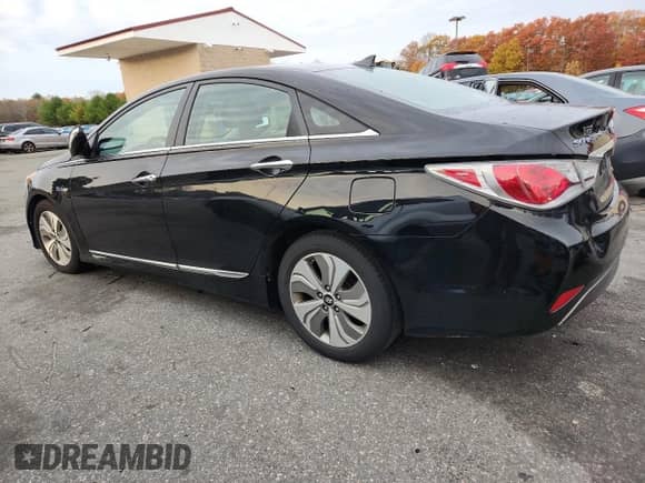 2013 Hyundai Sonata with VIN KMHEC4A45DA072393, listed as a Copart auction lot 82593085 with 146,590 mi miles and Clean title. Bid and sale history available at DreamBid. Image 2.