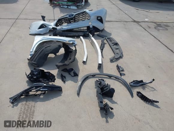 ✅ 2023 Toyota Highlander L • VIN: 5TDKDRAH7PS503571 • Lot: 43489134. Listed on IAAI with 41,530 mi. Free auction sales archive from the USA and detailed vehicle history report at DreamBid. Image 12.