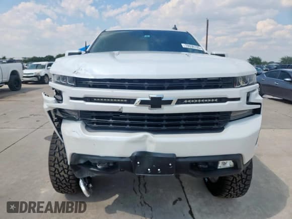 ✅ 2020 Chevrolet Silverado 1500 RST • VIN: 3GCUYEEL0LG183023 • Лот: 70036155. Опубликован ранее на Copart с пробегом 64 717 миль. Бесплатный доступ к архиву аукционных продаж из США и подробный отчёт об истории автомобиля на DreamBid. Изображение 5.