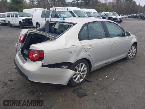 ✅ 2010 Volkswagen Jetta Limited Edition • VIN: 3VWAZ7AJ5AM134458 • Lot: 41941682. Listed on IAAI with 168,629 mi. Free auction sales archive from the USA and detailed vehicle history report at DreamBid. Image 4.