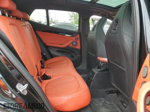 ✅ 2020 BMW X2 M35i • VIN: WBXYN1C09L5P96487 • Lot: 58368875. Wystawiony na Copart z przebiegiem 51 710 mil. Bezpłatny archiwum sprzedaży aukcyjnych z USA i szczegółowy raport historii pojazdu na DreamBid. Zdjęcie 11.