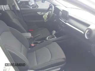 ✅ 2024 Kia Forte LXS • VIN: 3KPF24AD2RE826334 • Lot: 43488481. Wystawiony na IAAI z przebiegiem 8 701 mil. Bezpłatny archiwum sprzedaży aukcyjnych z USA i szczegółowy raport historii pojazdu na DreamBid. Zdjęcie 5.