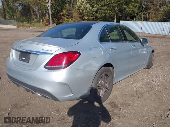 ✅ 2021 Mercedes-Benz C 300 • VIN: W1KWF8EB0MR648981 • Lot: 43485082. Wystawiony na IAAI z przebiegiem 57 483 mil. Bezpłatny archiwum sprzedaży aukcyjnych z USA i szczegółowy raport historii pojazdu na DreamBid. Zdjęcie 4.