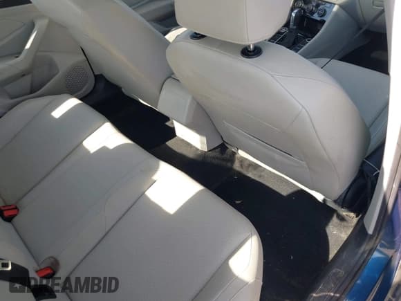 ✅ 2019 Volkswagen Jetta SEL • VIN: 3VWE57BU5KM075161 • Лот: 42922559. Опубликован ранее на IAAI с пробегом 100 710 миль. Бесплатный доступ к архиву аукционных продаж из США и подробный отчёт об истории автомобиля на DreamBid. Изображение 8.