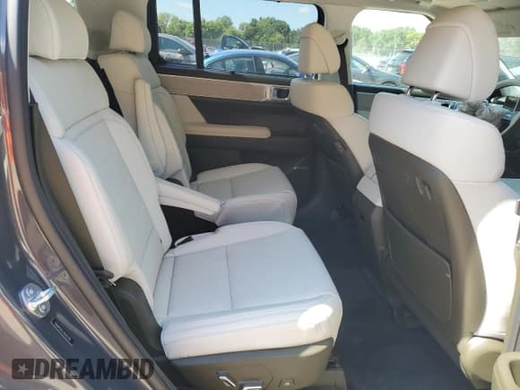 ✅ 2025 Hyundai Santa Fe Calligraphy • VIN: 5NMP5DGL3SH127190 • Lot: 69976555. Listed on Copart with 149 mi. Free auction sales archive from the USA and detailed vehicle history report at DreamBid. Image 11.