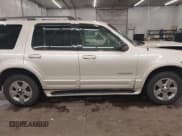 ✅ 2005 Ford Explorer Limited • VIN: 1FMDU75W05ZA24471 • Lot: 42312449. Wystawiony na IAAI z przebiegiem 151 392 mil. Bezpłatny archiwum sprzedaży aukcyjnych z USA i szczegółowy raport historii pojazdu na DreamBid. Zdjęcie 14.