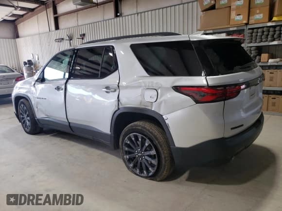 ✅ 2022 Chevrolet Traverse RS • VIN: 1GNERJKW2NJ102069 • Lot: 64326385. Wystawiony na Copart z przebiegiem 61 262 mil. Bezpłatny archiwum sprzedaży aukcyjnych z USA i szczegółowy raport historii pojazdu na DreamBid. Zdjęcie 2.