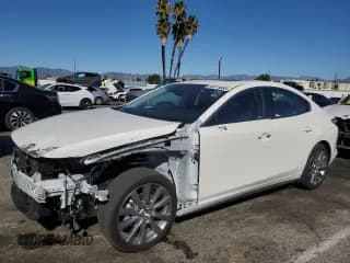 ✅ 2025 Mazda 3 S Preferred • VIN: JM1BPACM1S1779334 • Lot: 89874065. Wystawiony na Copart z przebiegiem 8 202 mil. Bezpłatny archiwum sprzedaży aukcyjnych z USA i szczegółowy raport historii pojazdu na DreamBid. Zdjęcie 1.