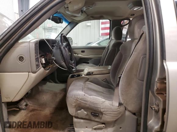 ✅ 2001 Chevrolet Suburban LS • VIN: 3GNFK16T11G159397 • Лот: 54366085. Опубликован ранее на Copart с пробегом 237 806 миль. Бесплатный доступ к архиву аукционных продаж из США и подробный отчёт об истории автомобиля на DreamBid. Изображение 7.