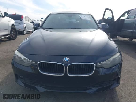 ✅ 2012 BMW 3 Series 328i • VIN: WBA3A5G58CNP17128 • Lot: 41239122. Listed on IAAI with 137,647 mi. Free auction sales archive from the USA and detailed vehicle history report at DreamBid. Image 12.