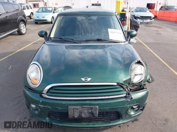 2011 MINI Hardtop with VIN WMWSU3C58BT091720, listed as a IAAI auction lot 42875190 with 60,918 mi miles and . Bid and sale history available at DreamBid. Image 6.