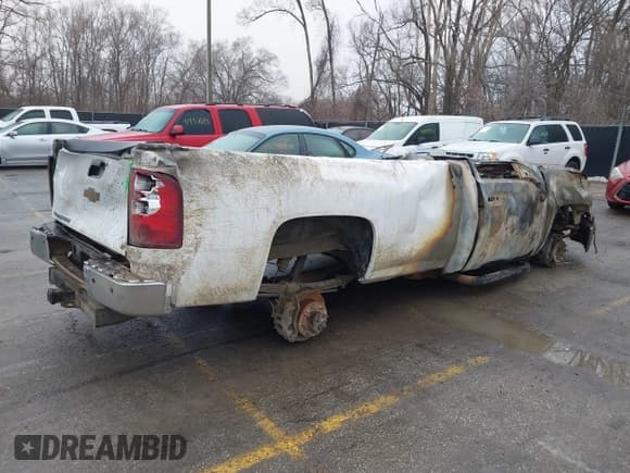 ✅ 2011 Chevrolet Silverado 2500HD Work Truck • VIN: 1GC0CVCG3BF251575 • Lot: 41472168. Wystawiony na IAAI z przebiegiem Nie podano. Bezpłatny archiwum sprzedaży aukcyjnych z USA i szczegółowy raport historii pojazdu na DreamBid. Zdjęcie 4.