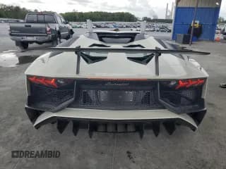 ✅ 2017 Lamborghini Aventador • VIN: ZHWUT3ZD0HLA06241 • Lot: 51730695. Wystawiony na Copart z przebiegiem 13 633 mil. Bezpłatny archiwum sprzedaży aukcyjnych z USA i szczegółowy raport historii pojazdu na DreamBid. Zdjęcie 6.