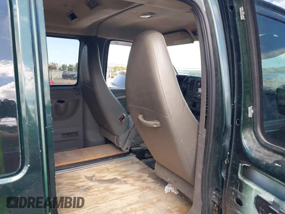 ✅ 2014 Chevrolet Express Passenger LT • VIN: 1GAZG1FG3E1173504 • Lot: 43377110. Listed on IAAI with 196,125 mi. Free auction sales archive from the USA and detailed vehicle history report at DreamBid. Image 8.