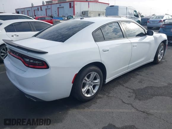✅ 2019 Dodge Charger SXT • VIN: 2C3CDXBG8KH720136 • Lot: 43278739. Listed on IAAI with 69,673 mi. Free auction sales archive from the USA and detailed vehicle history report at DreamBid. Image 4.