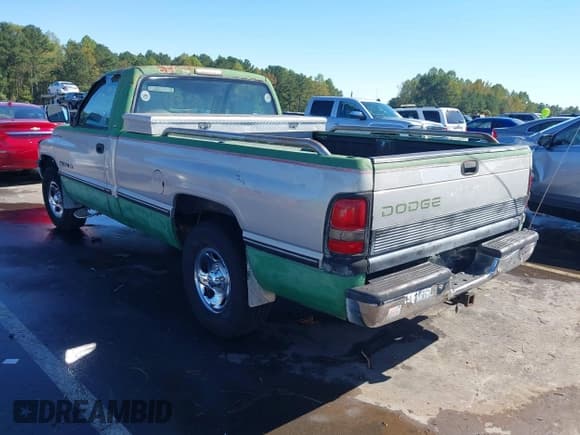 ✅ 1996 Dodge 1500 • VIN: 1B7HC16ZXTS550045 • Lot: 43444215. Wystawiony na IAAI z przebiegiem 174 430 mil. Bezpłatny archiwum sprzedaży aukcyjnych z USA i szczegółowy raport historii pojazdu na DreamBid. Zdjęcie 3.