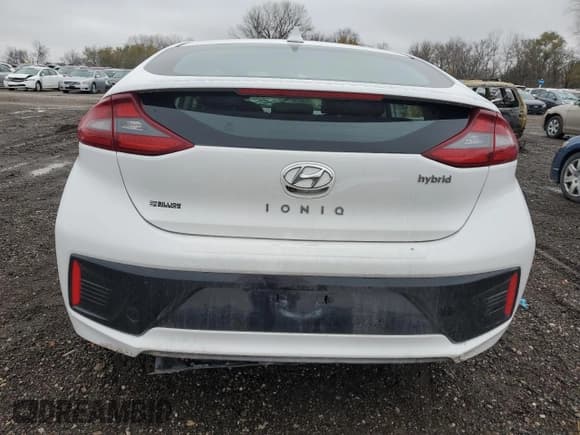 ✅ 2017 Hyundai Ioniq SEL • VIN: KMHC75LC5HU019896 • Lot: 79856974. Wystawiony na Copart z przebiegiem 127 604 mil. Bezpłatny archiwum sprzedaży aukcyjnych z USA i szczegółowy raport historii pojazdu na DreamBid. Zdjęcie 6.