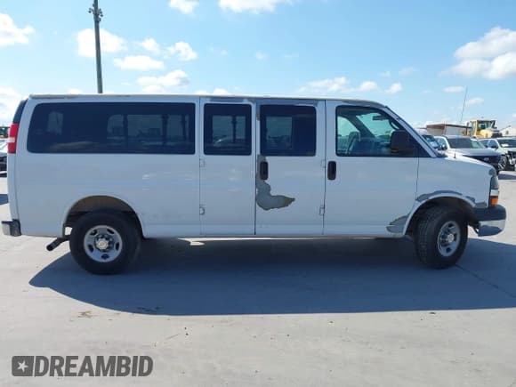 ✅ 2008 Chevrolet Express Passenger • VIN: 1GAHG39K281180455 • Lot: 42869133. Listed on IAAI with 454,131 mi. Free auction sales archive from the USA and detailed vehicle history report at DreamBid. Image 13.