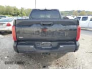 ✅ 2025 Toyota Tundra SR • VIN: 5TFLA5DB4SX316594 • Lot: 81007635. Wystawiony na Copart z przebiegiem 5 203 mil. Bezpłatny archiwum sprzedaży aukcyjnych z USA i szczegółowy raport historii pojazdu na DreamBid. Zdjęcie 6.