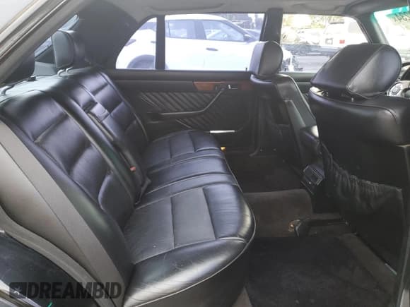 ✅ 1991 Mercedes-Benz 420 SEL • VIN: WDBCA35E5MA601810 • Lot: 81968234. Wystawiony na Copart z przebiegiem 83 864 mil. Bezpłatny archiwum sprzedaży aukcyjnych z USA i szczegółowy raport historii pojazdu na DreamBid. Zdjęcie 10.