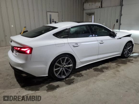 ✅ 2025 Audi A5 Sportback S line Premium • VIN: WAUDACF58SA009557 • Лот: 86885055. Опубликован ранее на Copart с пробегом 25 963 миль. Бесплатный доступ к архиву аукционных продаж из США и подробный отчёт об истории автомобиля на DreamBid. Изображение 3.