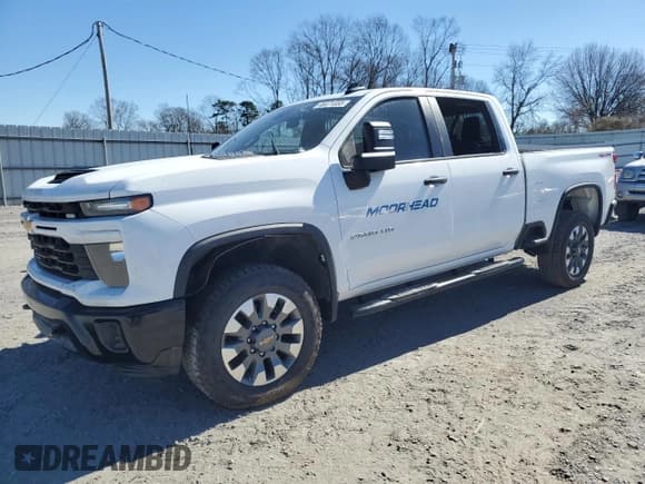 ✅ 2024 Chevrolet Silverado 2500HD Custom • VIN: 2GC4YME78R1229776 • Лот: 46471355. Опубликован ранее на Copart с пробегом Не указан. Бесплатный доступ к архиву аукционных продаж из США и подробный отчёт об истории автомобиля на DreamBid. Изображение 1.
