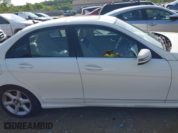 ✅ 2012 Mercedes-Benz C 300 Sport • VIN: WDDGF8BB4CR228650 • Лот: 42458626. Опубликован ранее на IAAI с пробегом 143 027 миль. Бесплатный доступ к архиву аукционных продаж из США и подробный отчёт об истории автомобиля на DreamBid. Изображение 14.