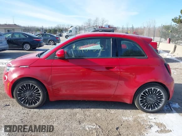 ✅ 2024 FIAT 500e INSPI(RED) • VIN: ZFAFFAA46RX213143 • Lot: 41101312. Listed on IAAI with 4,254 mi. Free auction sales archive from the USA and detailed vehicle history report at DreamBid. Image 14.