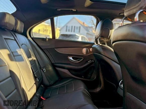 ✅ 2019 Mercedes-Benz C 300 • VIN: 55SWF8EB7KU295960 • Lot: 85442985. Listed on Copart with 138,860 mi. Free auction sales archive from the USA and detailed vehicle history report at DreamBid. Image 6.